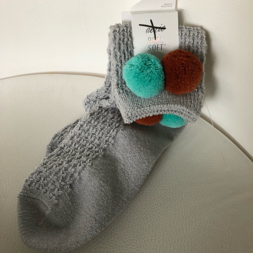 Aerie Pom Pom super sock socks! NWT